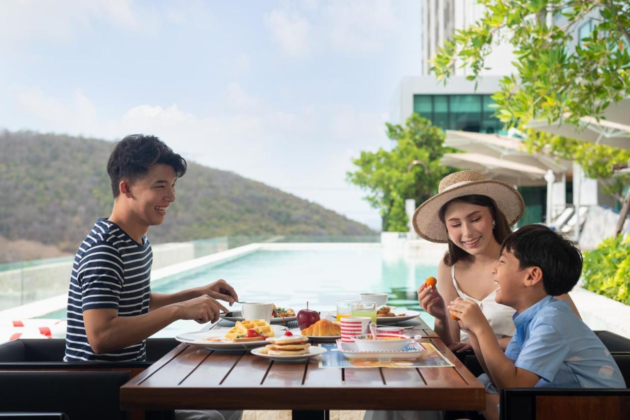 Holiday Inn & Suites Siracha Laemchabang By Ihg Си Рача Екстериор снимка