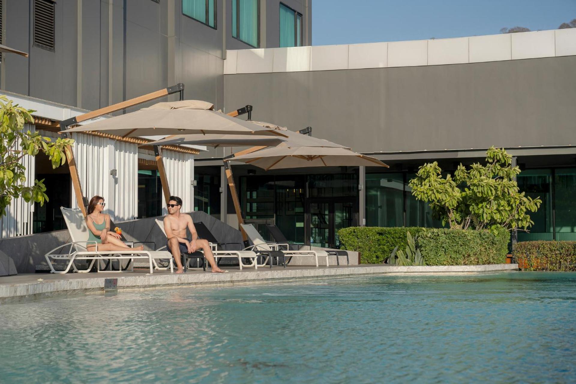 Holiday Inn & Suites Siracha Laemchabang By Ihg Си Рача Екстериор снимка